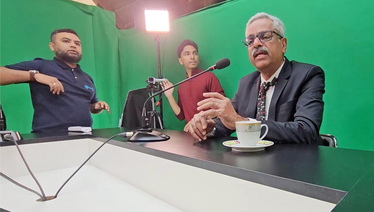Dr Ashok Hande speaking on brain health during Mauritius television interview